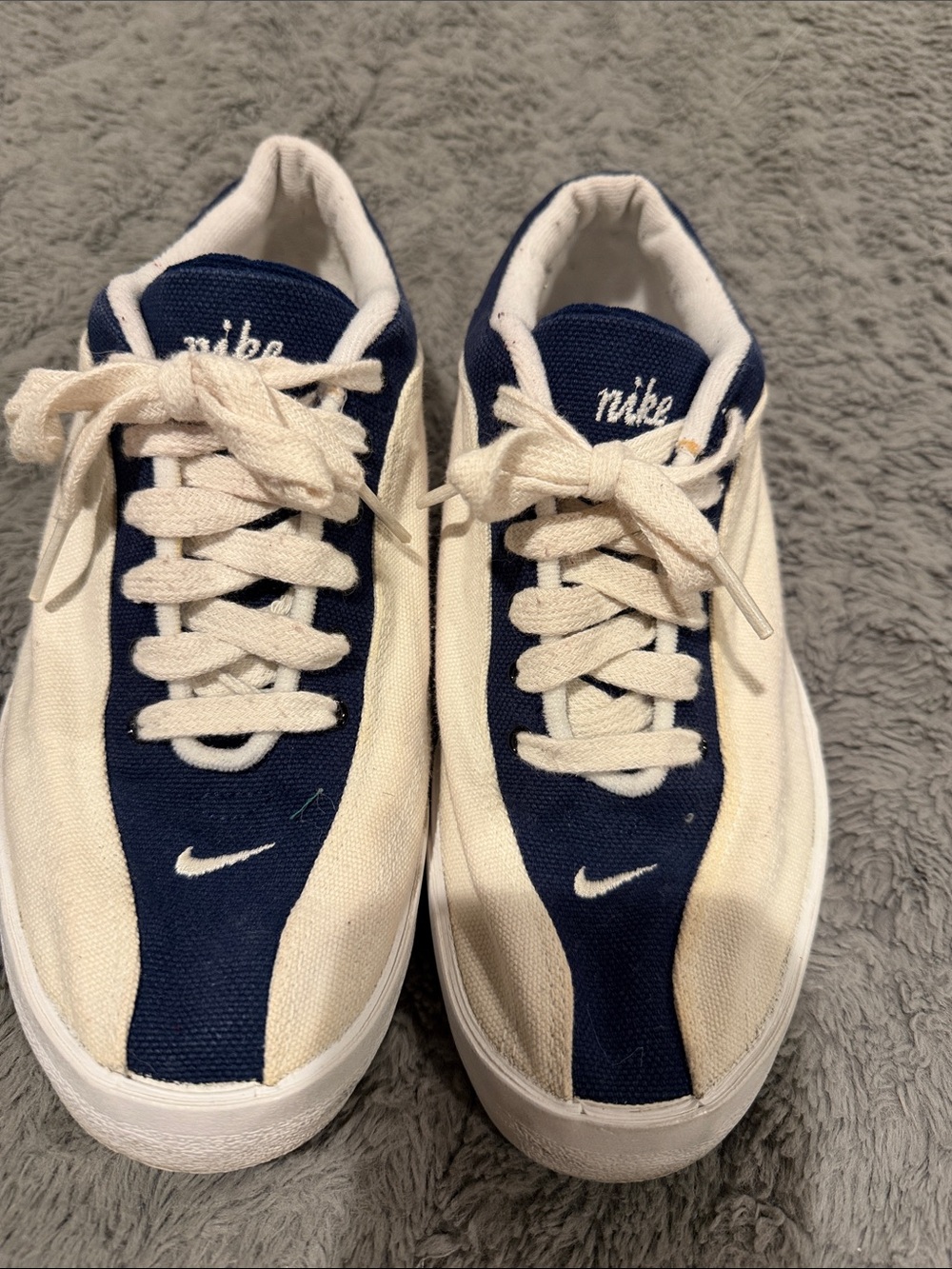 Nike Low-Top Sneakers in Navy & Cream